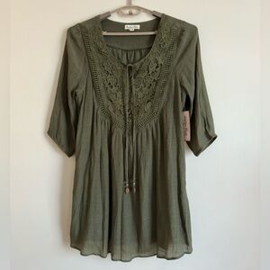 Indigo Rose || Woman’s Green Peasant Crochet Flared Sleeve V Neck dress Sz x1